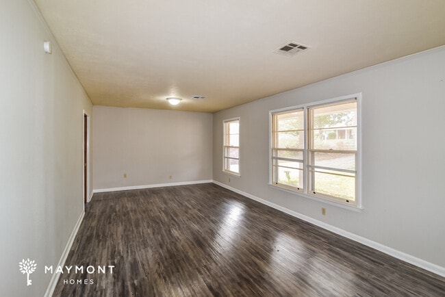 Building Photo - 109 Woodley Ave