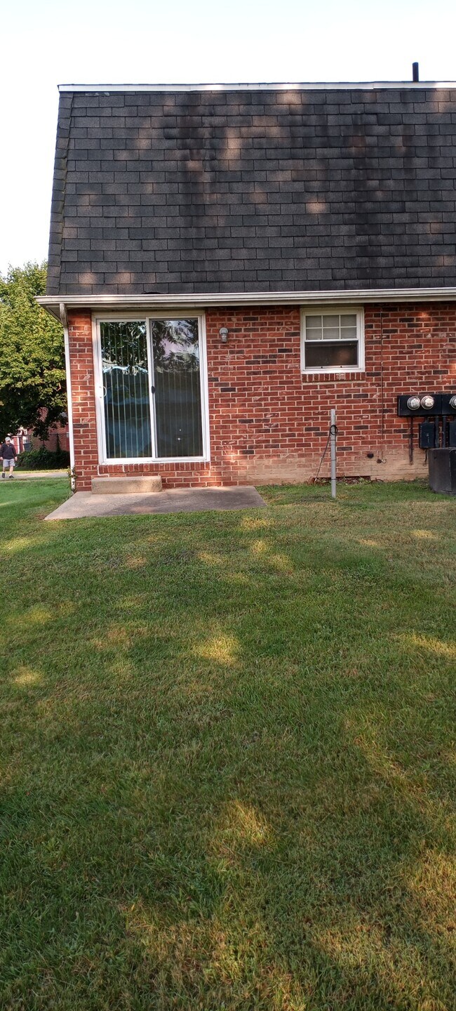 Puerta trasera del patio - 544 Park St NW