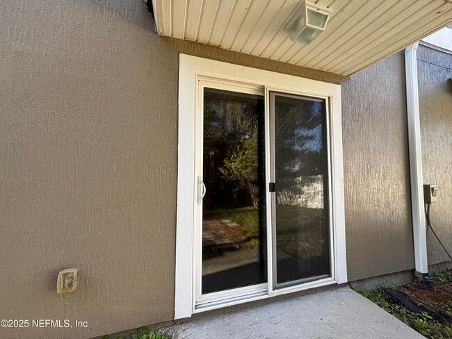 Foto del edificio - 196 Leese Dr