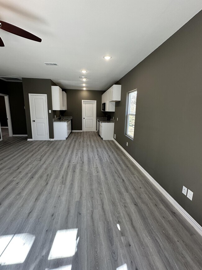 Building Photo - 118 Red Bird Ln