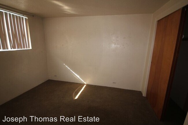 Building Photo - 80 880 N