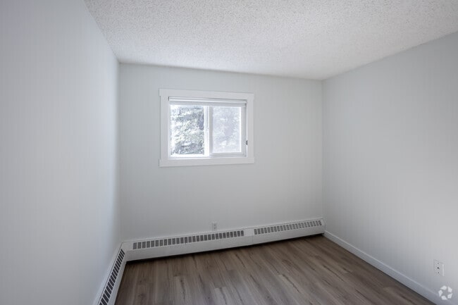 2BR, 1BA - 780SF - Second Bedroom - Christopher County