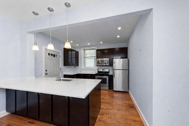 Building Photo - 4912 N Washtenaw Ave