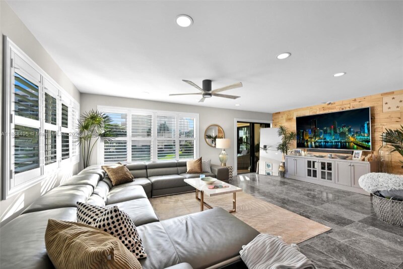 Foto principal - 372 Golfview Rd