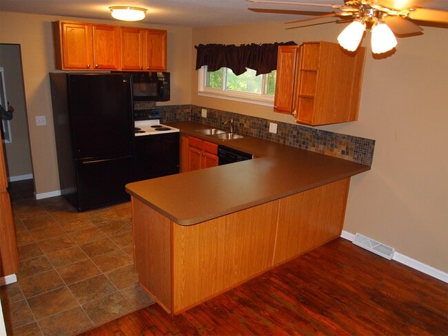 Foto del edificio - 10600 Church Rd