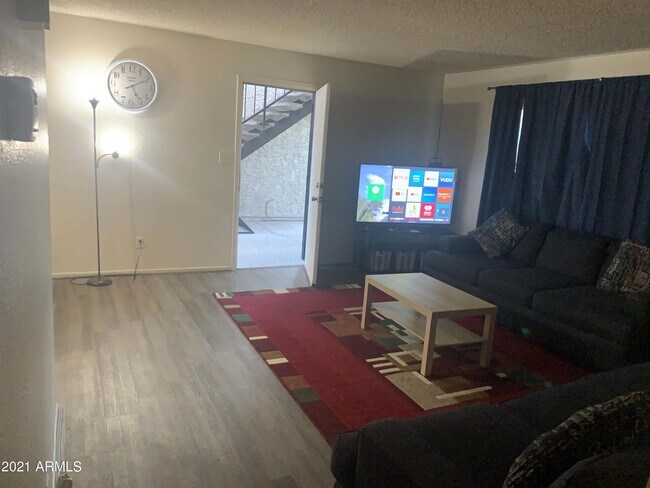 Foto del edificio - 700 E University Dr