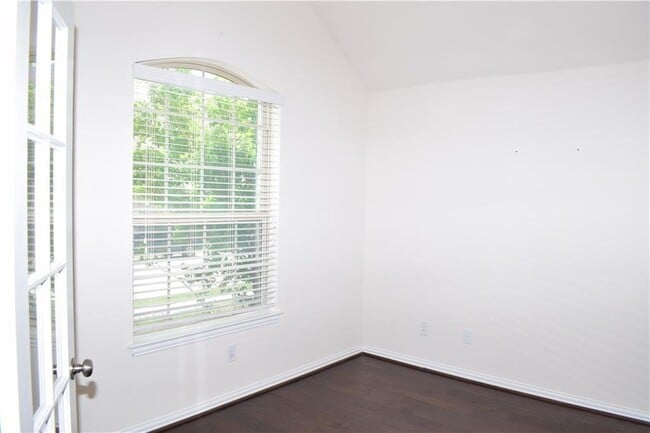 Foto del edificio - 2013 Pitkin Dr