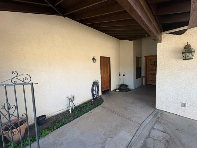 Building Photo - Spacious single family home in Bakersfield - Schedule your tour now!