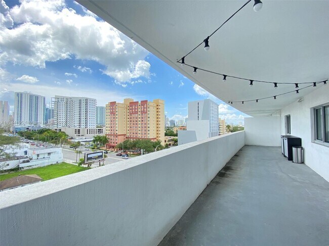 Building Photo - 36 NW 6th Ave  708 Miami Fl 33128