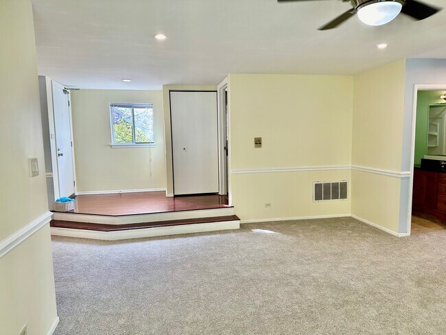 Foto del edificio - 330 Springlake Ln