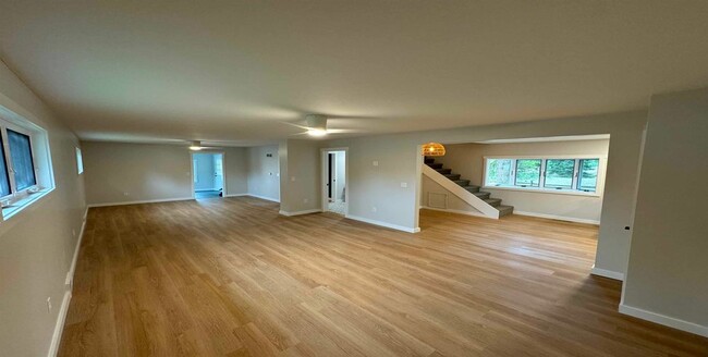 Foto del edificio - 40 Deep Lake Rd