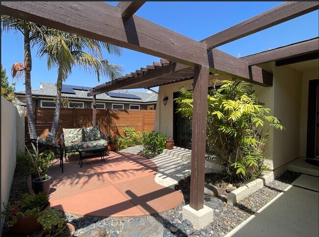 Patio delantero - 822 Camino de los Mares