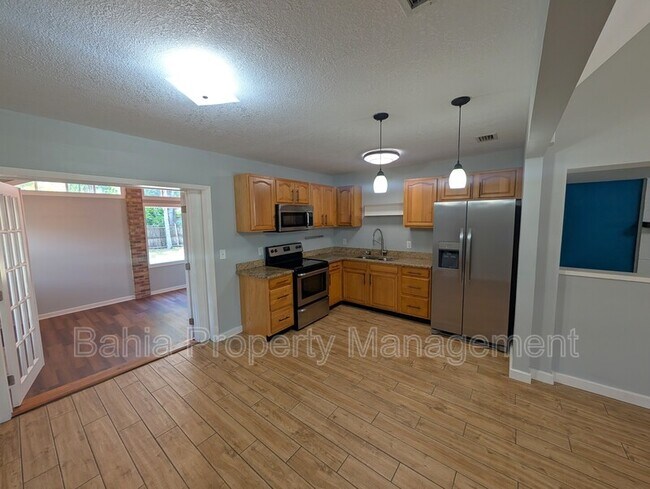 Building Photo - 1510 E Shadowlawn Ave