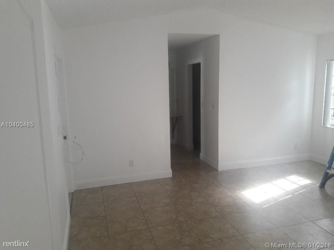 Foto del edificio - 850 NE 212th Ter