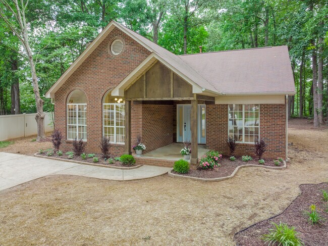 Building Photo - 8002 David Lee Ln