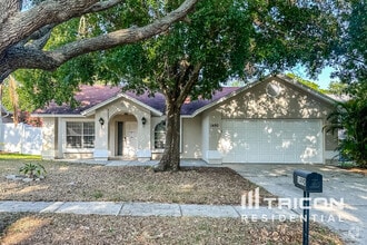 Building Photo - 1490 Club Dr