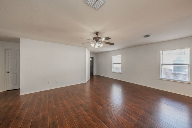 Building Photo - Updated and super clean single story 3 bedroom