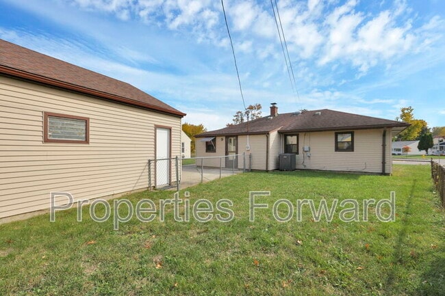 Building Photo - 4379 Maplegrove Dr