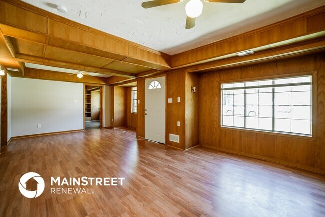 Foto del edificio - 10815 Bennington Ave