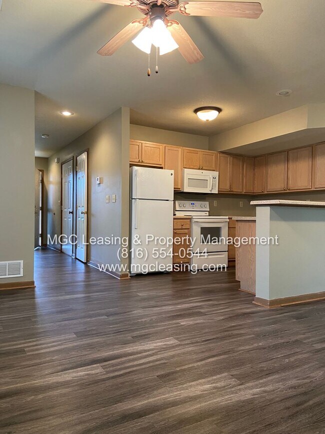 Foto del edificio - 707-709 SE Summit Ave