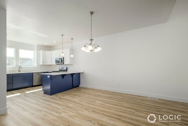 Building Photo - Brand New Beautiful Townhome in Riverton!
