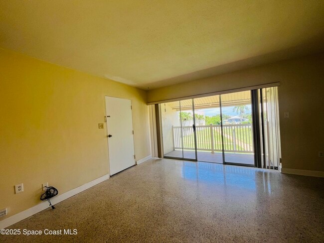 Foto del edificio - 250 N Banana River Dr