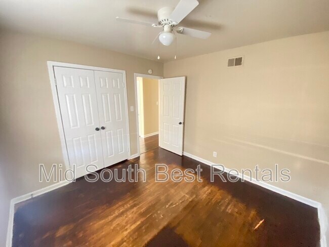 Foto del edificio - 1938 Janis Dr