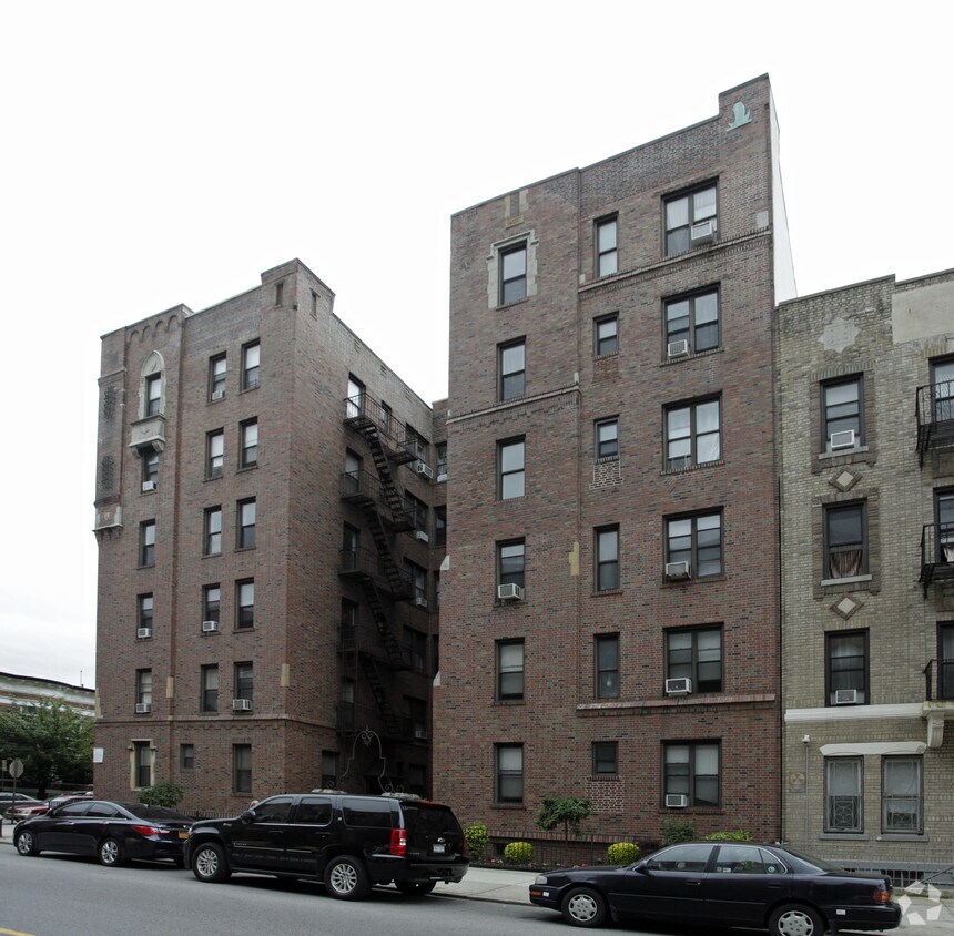 Foto del edificio - 7001 Ridge Blvd