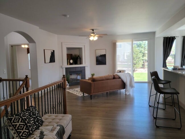 Building Photo - 5 Bed 3 Bath Ranch w/ AC - Available Now! ...