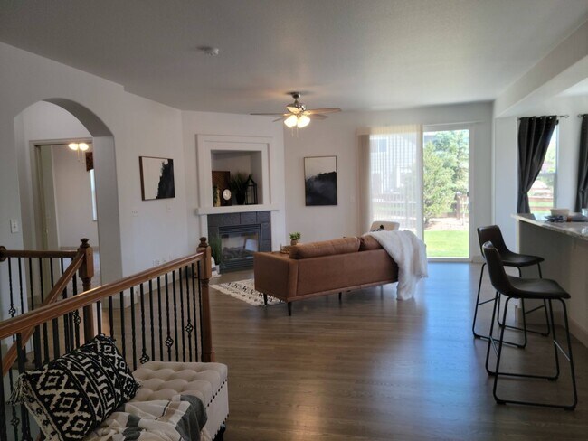 Foto del edificio - 5 Bed 3 Bath Ranch w/ AC - Available Now! ...