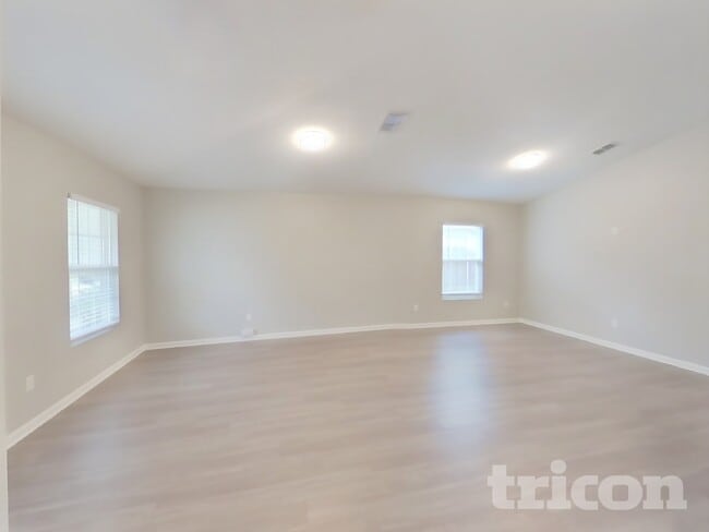 Building Photo - 621 Birchbark Trail