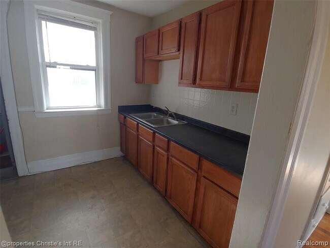 Foto del edificio - 1535 W Canfield St