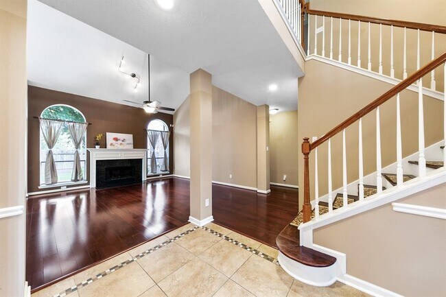 Building Photo - 2506 Parkhaven Dr