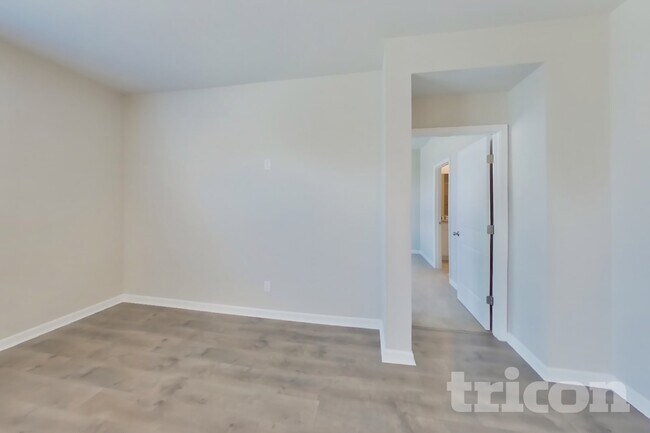 Building Photo - 2028 Tate Farm Ln