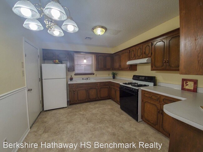 Building Photo - 3 br, 1 bath House - 2105 N McKinley