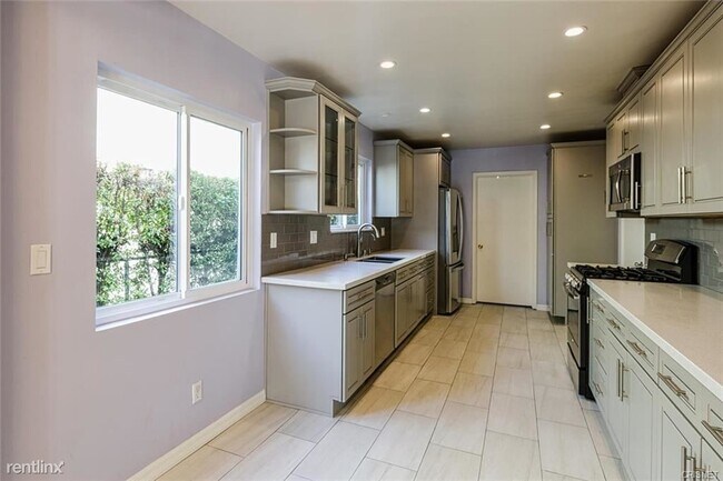 Foto del edificio - 3 br, 2 bath House - 12832 Kling St