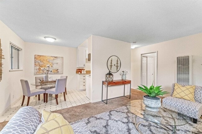 Foto del edificio - Serene Montclair Retreat: 1BD/1BA with Private Deck