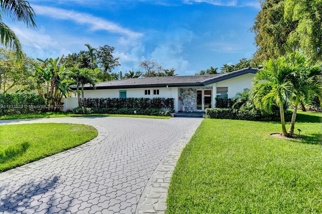 Foto principal - 806 NE 92nd St