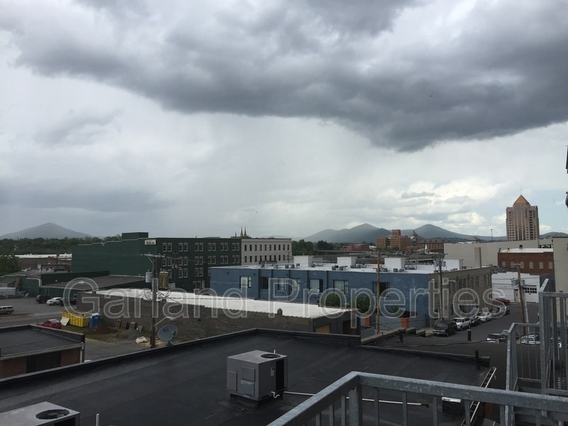 Foto principal - 425 Campbell Ave SW