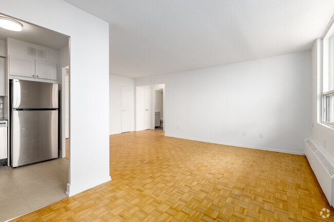 1BR, 1BA - 662SF - Kitchen/Living Room - 30 High Street East