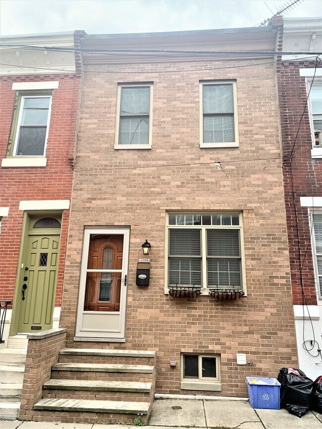 Foto del edificio - Gorgeous 3-Bedroom Townhouse Located in So...