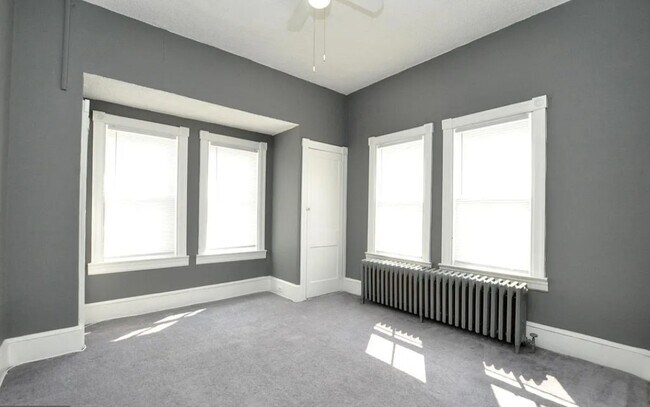Living room - 190 Clifton Ave