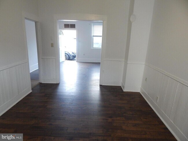 Building Photo - 216 N College St