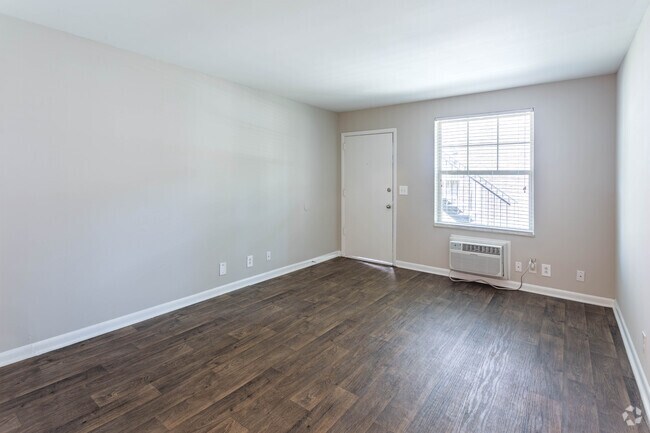 1HAB, 1BA - 550 ft² - Condos at Villager