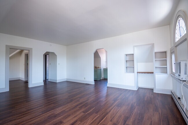 Foto del edificio - 3423 Whitfield Ave