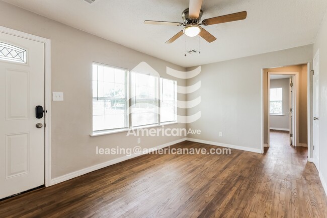 Building Photo - 4017 Dogwood Dr