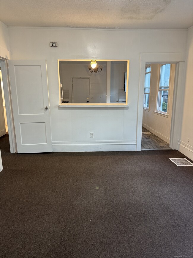 Building Photo - 42 Bassett St