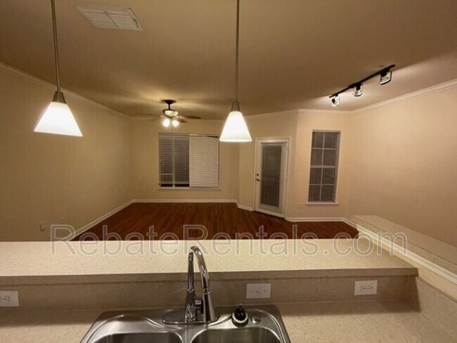 Foto del edificio - 8290 Gate Pkwy W