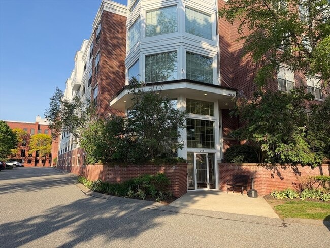 Building Photo - 248 Albion St