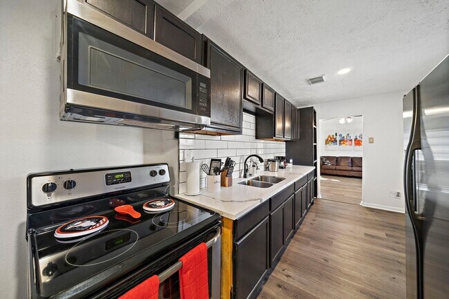 Foto del edificio - 5107 Dickens Rd